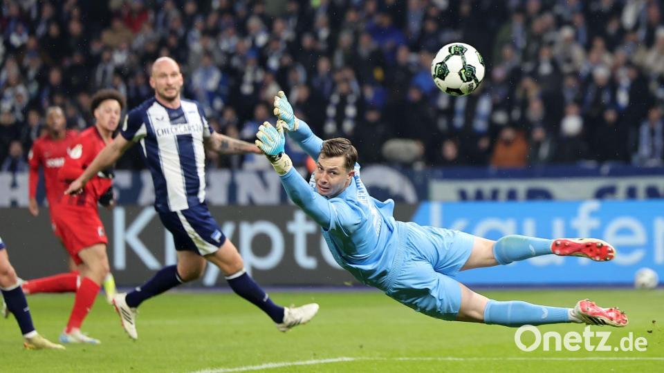 Tjark Ernst vereitelte viele Freiburger Chancen. Bild: Andreas Gora/dpa