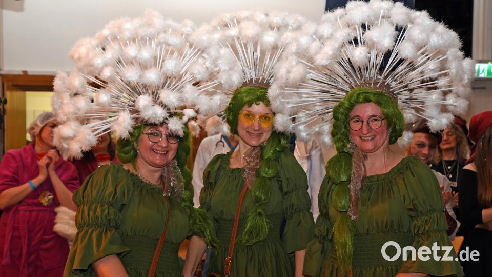 Beim Gockerlball wird es wieder farbenprächtige und originelle Masken geben. Bild: Rudi Gebert
