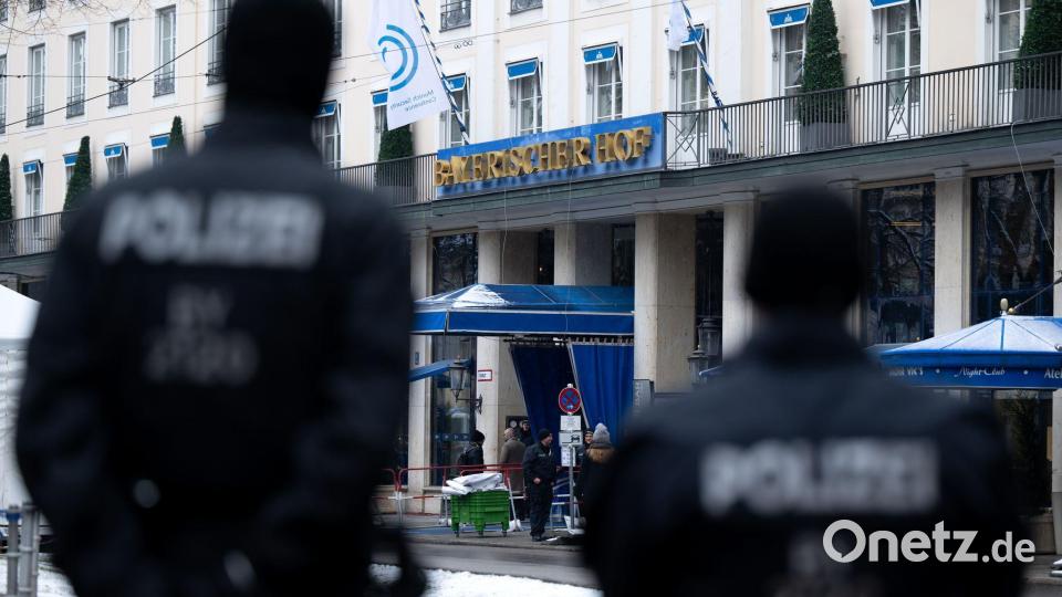 Während der politischen Veranstaltungen mit hochrangigen Gästen aus aller Welt wird das Nobelhotel Bayerischer Hof zur Hochsicherheitszone. (Archivbild) Bild: Sven Hoppe/dpa