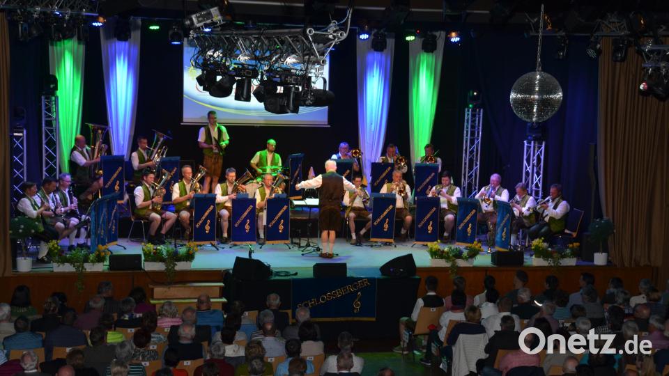 Die Stadthalle wird auch in diesem Jahr wieder an den zwei Abenden ausverkauft sein, wenn die "Schlossberger" zum Ernst-Mosch-Gedächtniskonzert aufspielen. Archivbild: dob