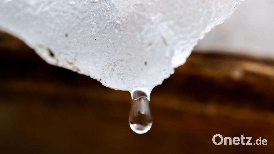 Viel Regen und milde Temperaturen sollen den letzten Schnee zum Schmelzen bringen. Bild: Pia Bayer/dpa