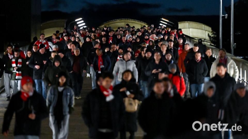 Tausende Fans kamen trotz Warmnstreik zum DFB-.Pokal Bild: Sven Hoppe/dpa
