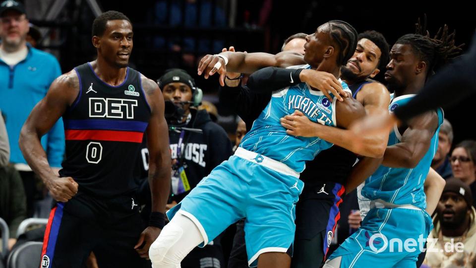 In der NBA-Partie zwischen Charlotte und Detroit spielten sich unrühmliche Szenen ab. Bild: Nell Redmond/AP/dpa