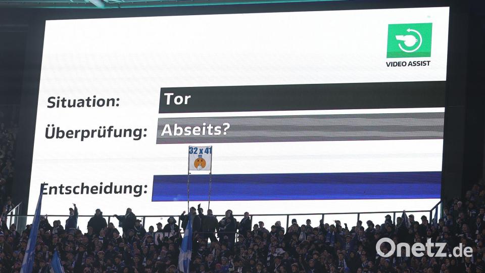 Vor Reeses Tor hatte Mitspieler Julian Eitschberger im Abseits gestanden. Bild: Andreas Gora/dpa