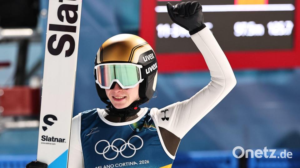 Für Nika Prevc war es bereits die zweite Medaille in Predazzo. Bild: Daniel Karmann/dpa