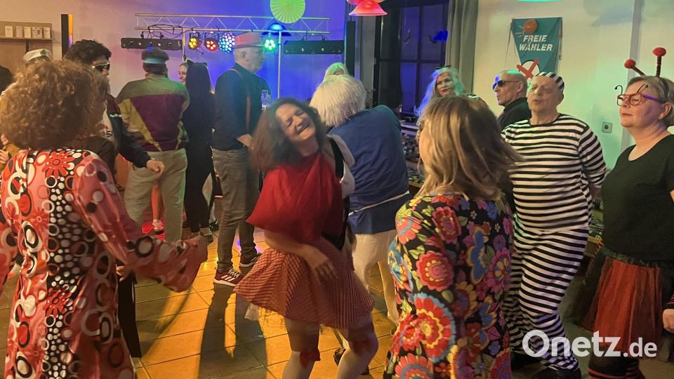 Nach sechs Jahren Pause fand wieder ein Faschingsball im Berggasthof statt. Vom Erlös profitiert auch die Jugendarbeit in der Gemeinde Ebermannsdorf. Bild: Wendl