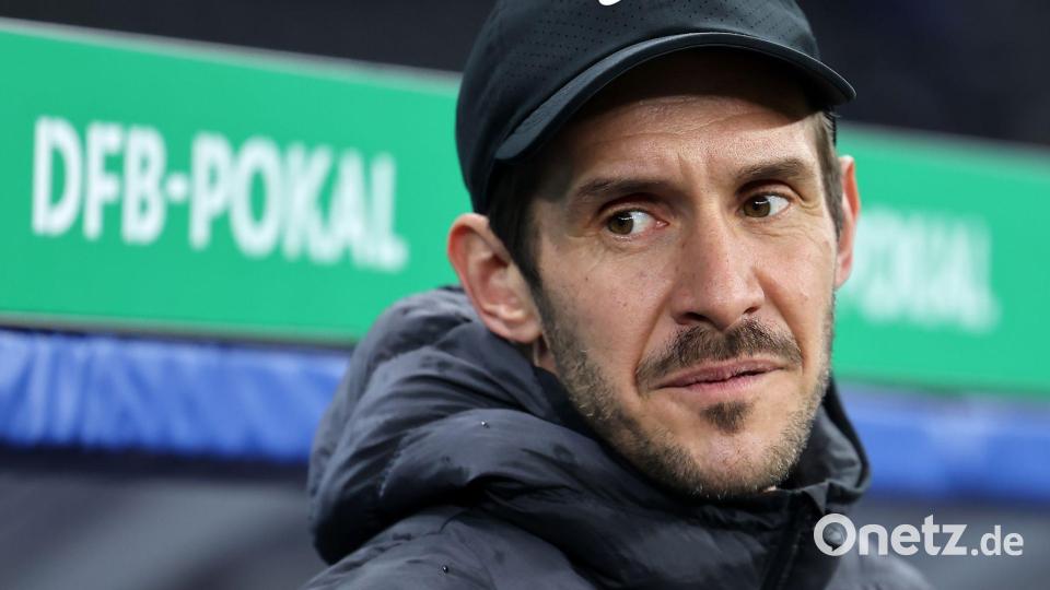 SC-Coach Julian Schuster kann seine Emotionen nach dem Abpfiff nicht zurückhalten. Bild: Andreas Gora/dpa