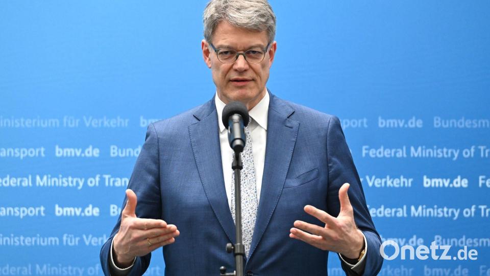 Ein neues Preisschild wollte der Minister nicht nennen. Bild: Elisa Schu/dpa