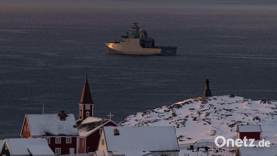Rund um Grönland dürfte es künftig eine deutlich stärkere Nato-Präsenz geben. (Archivbild) Bild: Evgeniy Maloletka/AP/dpa