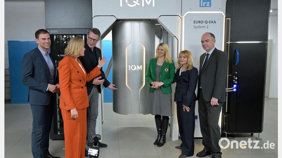 Feierlich ist der neue Quantencomputer Euro-Q-Exa in Betrieb genommen worden. Bild: Malin Wunderlich/dpa