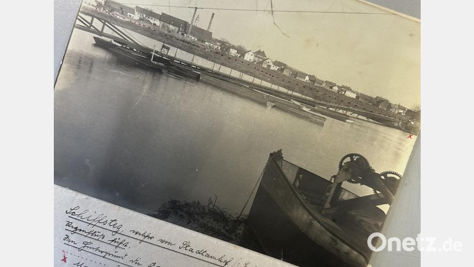 Das Bild zeigt den Übergang über den Regen, in dessen Nähe die Tote aus dem Fluss gezogen wurde. Das rote Kreuz markiert die Stelle. Bild: Staatsarchiv Amberg