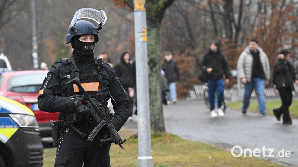 Die Polizei hat das Gelände abgesucht. Bild: Julian Stratenschulte/dpa