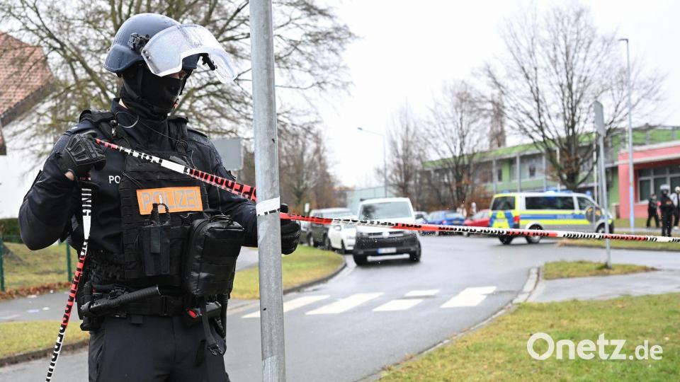 Das Gelände war zwischenzeitlich weiträumig abgesperrt. Bild: Julian Stratenschulte/dpa