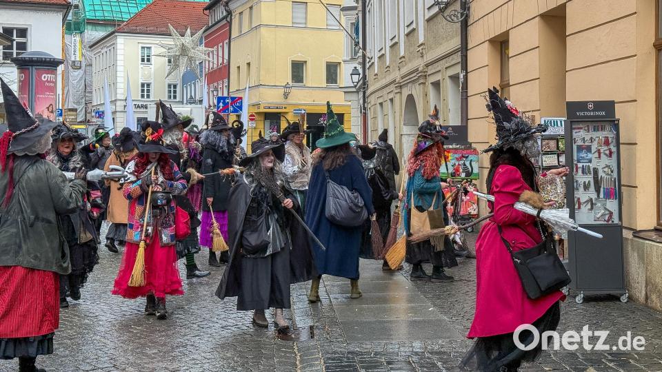 Die Hexen trotzen dem Regenwetter. Bild: Wolfgang Steinbacher