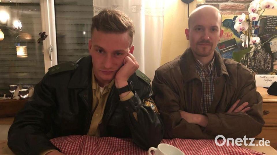 Markus Schmid (verkleidet als Eberhofer) und Andre Hilburger (verkleidet als Birkenberger) damals am Moosbacher Weiberfasching. Archivbild: Markus Schmid