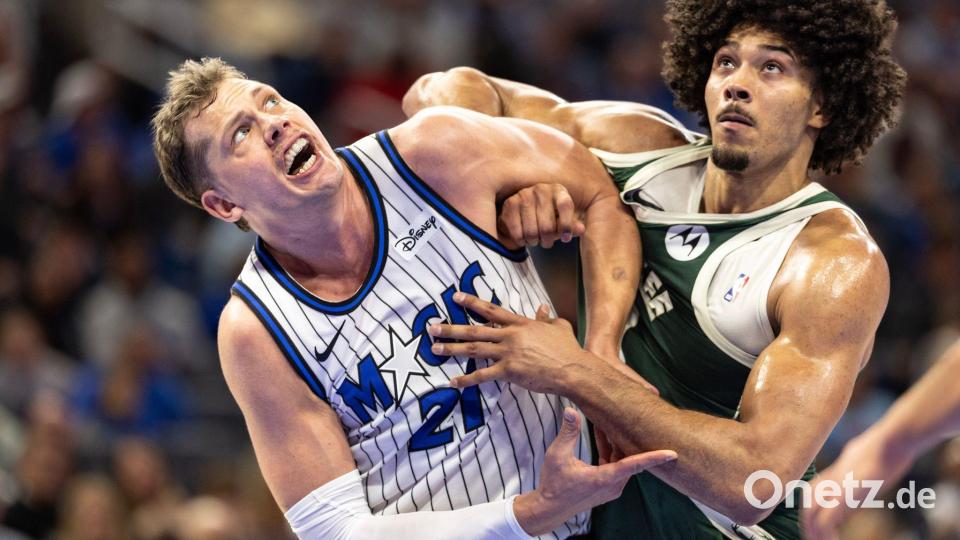 Moritz Wagner (l.) führte die Magic-Bank nach Punkten, Rebounds und Assists an. Bild: Willie J. Allen Jr./FR170803 AP/dpa