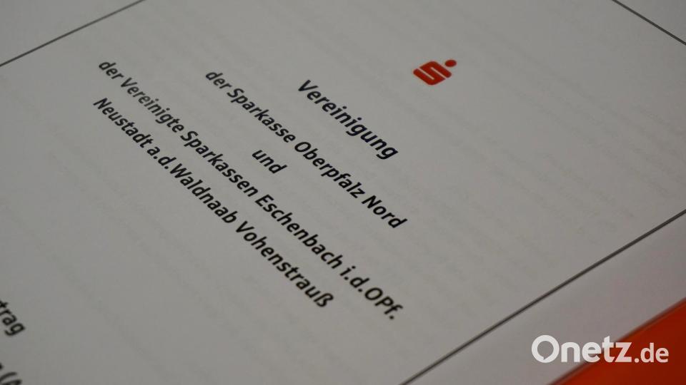 Am Montagabend wurde der Fusionsvertrag unterzeichnet. Bild: jut