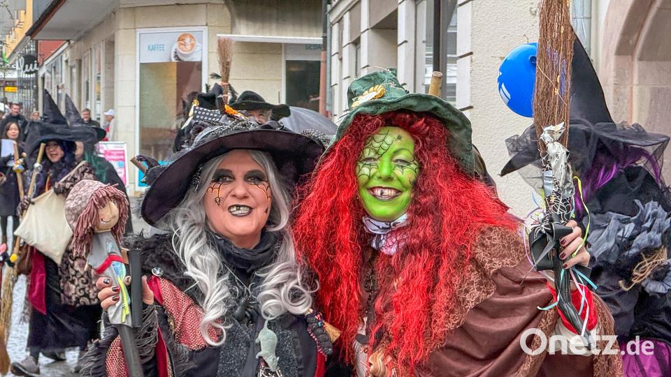 Rote Haare, Spinnennetze, wilde Hüte: Die Hexen wurden sehr kreativ. Bild: Wolfgang Steinbacher