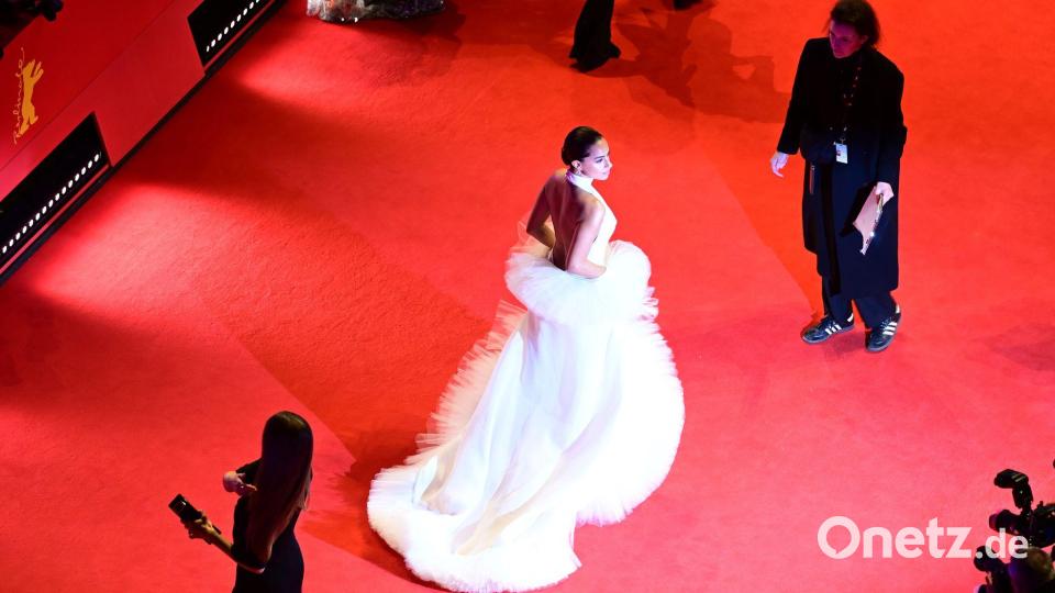 Gizem Emre vor der Gala. Bild: Sebastian Christoph Gollnow/dpa