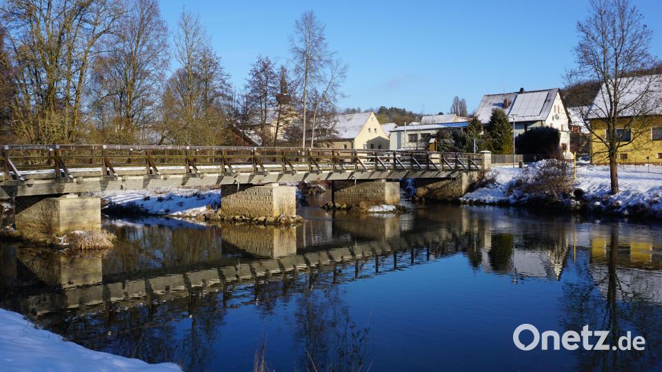 Schäden wurden unter anderem an der Vilsbrücke in Ensdorf angemahnt. Bild: tra