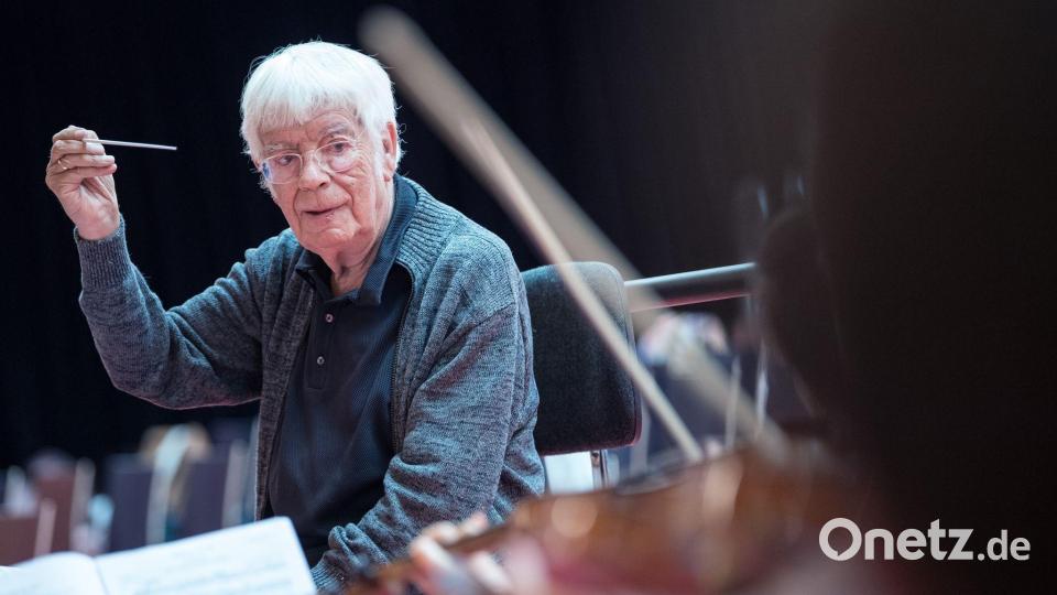 Rilling arbeitete und dirigierte leidenschaftlich, perfektionistisch, er war ruhelos und zurückhaltend.(Archivbild) Bild: picture alliance / Sebastian Gollnow/dpa