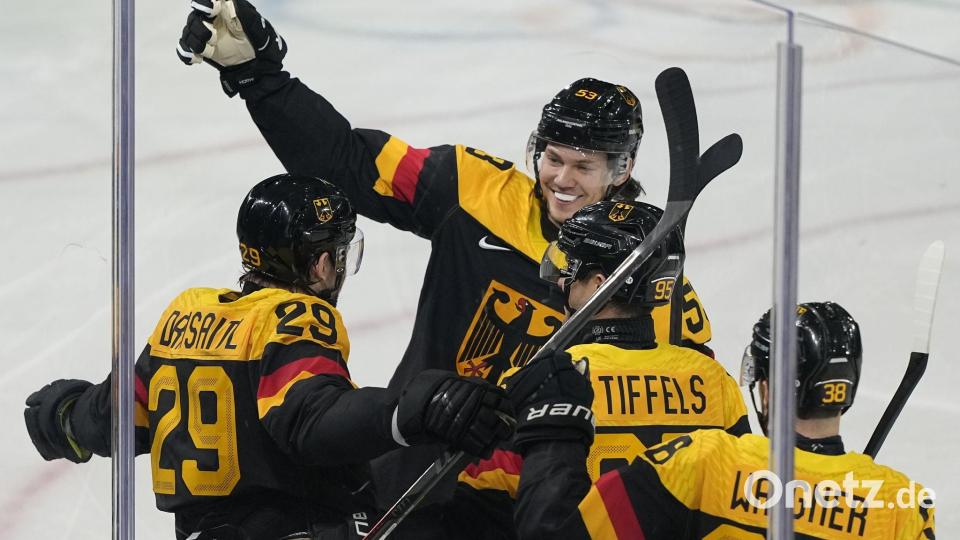 Auftakt nach Maß für das deutsche Eishockey-Team Bild: Hassan Ammar/AP/dpa