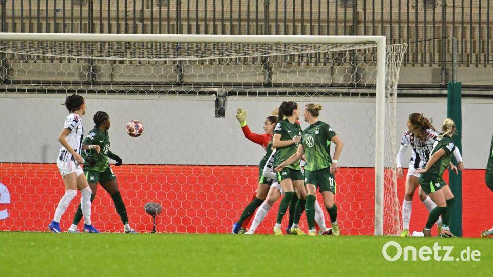 Das 1:0 für Juventus: Ana Capeta trifft per Kopf. Bild: Swen Pförtner/dpa