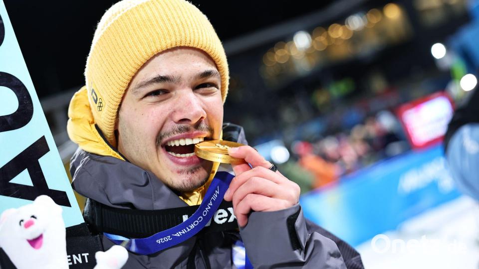 Seine Goldmedaille musste Raimund in den vergangenen Tagen vielen Menschen zeigen. Bild: Daniel Karmann/dpa