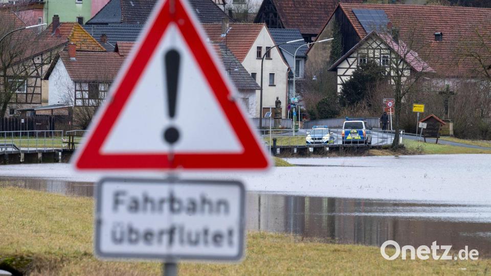 Einzelne Straßen sind überflutet. Bild: Pia Bayer/dpa