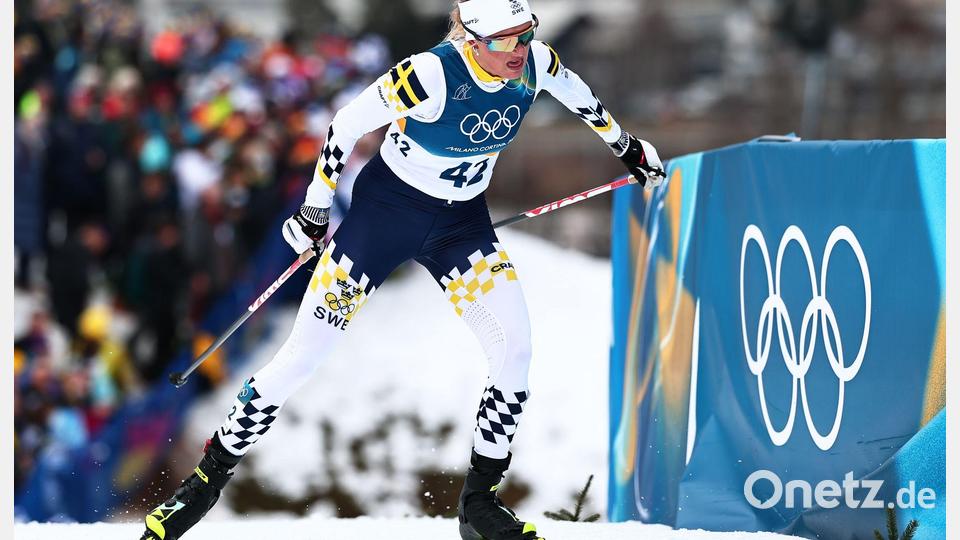 Frida Karlsson holt ihr zweites Olympia-Gold in Tesero. Bild: Daniel Karmann/dpa