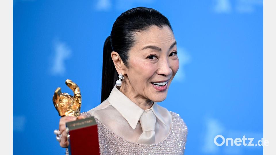 Schauspielerin Michelle Yeoh ist beim Photocall zur Verleihung des Golden Ehrenbären. Die 76. Internationalen Filmfestspiele Berlin finden vom 12. bis 22. Februar 2026 statt. Bild: Britta Pedersen/dpa