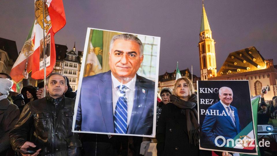 Rund um das Tagungshotel im Hotel Bayerischer Hof wurde schon zum Auftakt der Sicherheitskonferenz gegen die Regierung im Iran demonstriert. Am Samstag werden 100.000 Menschen bei einer weiteren Großkundgebung auf der Theresienwiese erwartet. Bild: Boris Roessler/dpa