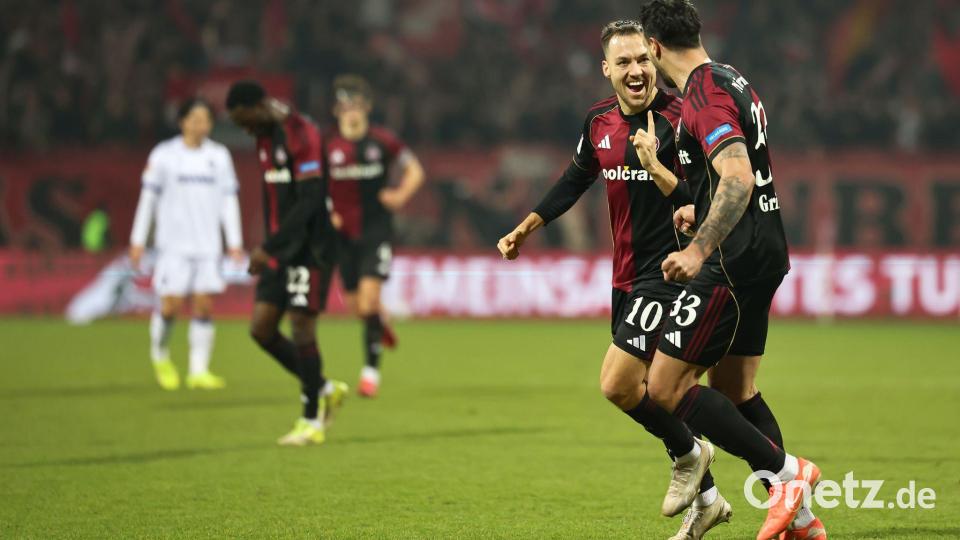 Julian Justvan (l) eröffnet den Nürnberger Torreigen. Bild: Daniel Löb/dpa