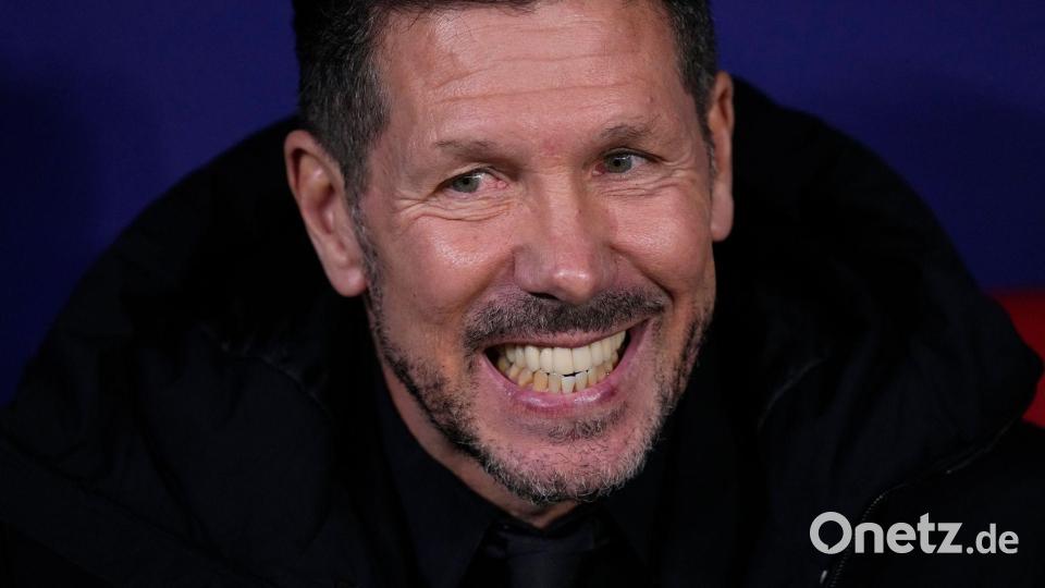 Diego Simeone hat gut lachen nach dem 4:0 gegen den FC Barcelona. Bild: Manu Fernandez/AP/dpa