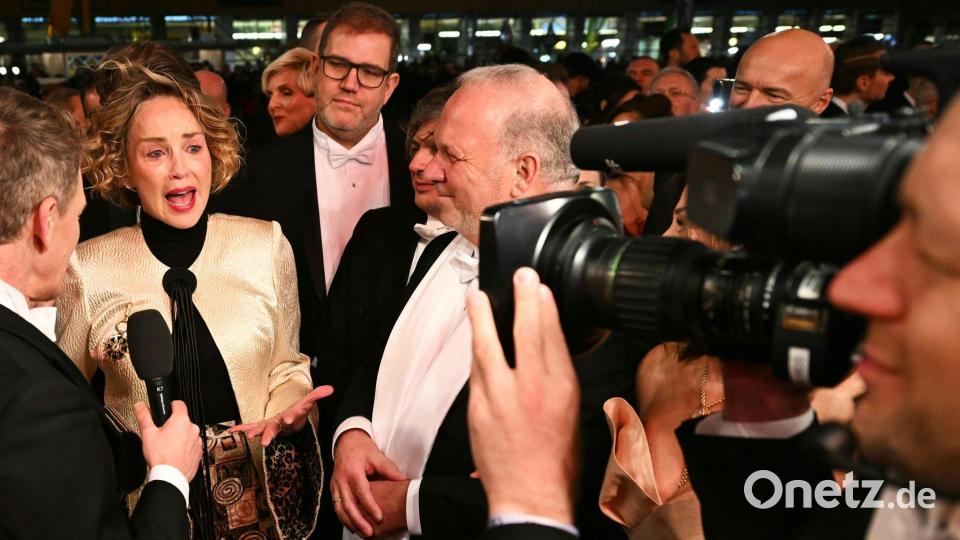 Bei Sharon Stone flossen am roten Teppich ein paar Tränen. Bild: Helmut Fohringer/APA/dpa