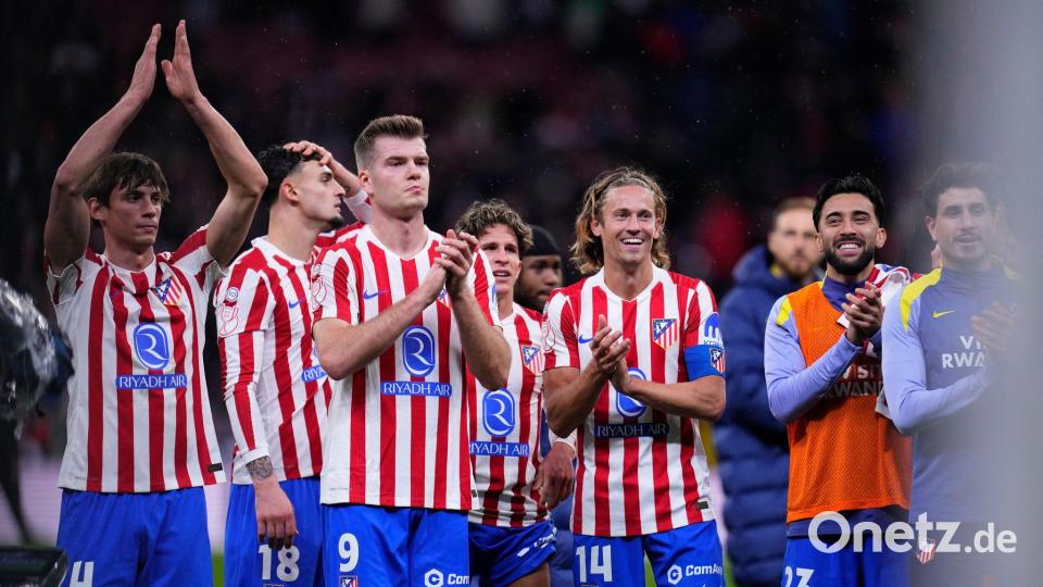 Die Spieler von Atletico Madrid feiern ihren Sieg. Bild: Manu Fernandez/AP/dpa