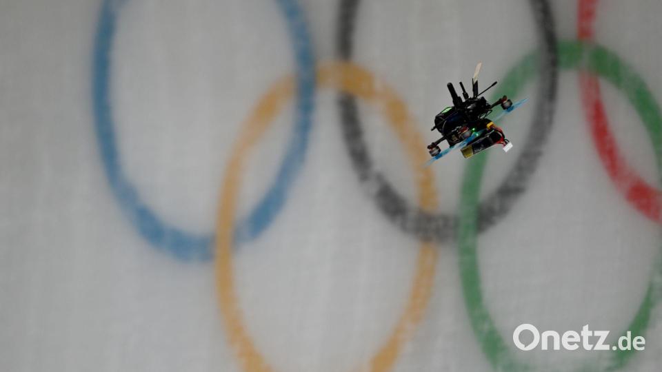 Eine Drohne fliegt durch den Eiskanal von Cortina d'Ampezzo. (Archivbild) Bild: Robert Michael/dpa
