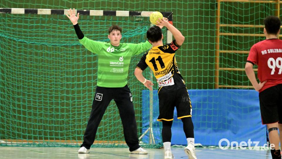 Torhüter Philipp Schloß vom HC Sulzbach-Rosenberg spielte erst Fußball und hat sich dann für das Handball-Tor entschieden. Archivbild: Hubert Ziegler
