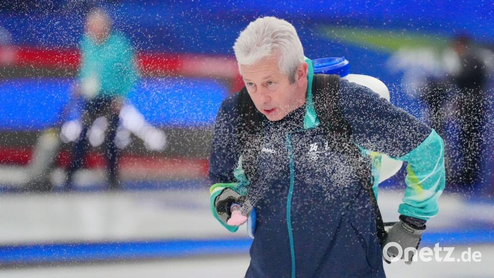 Präpariert für die Curling-Wettbewerbe das Eis: Mark Callan. Bild: Michael Kappeler/dpa