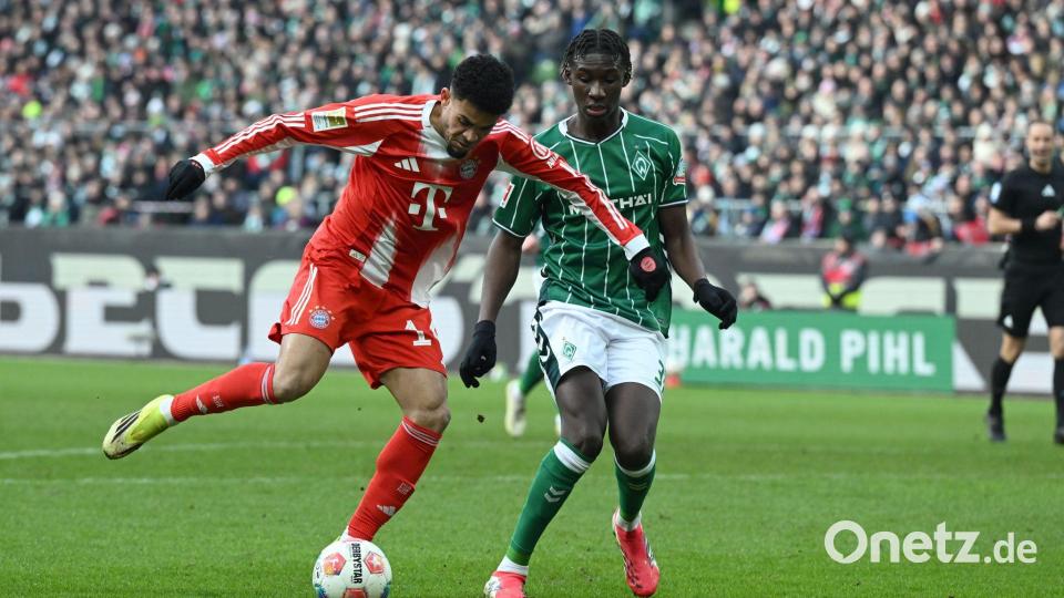 Im Zweikampf: Werders Karim Coulibaly (r) und Luis Díaz vom FC Bayern München. Bild: Carmen Jaspersen/dpa