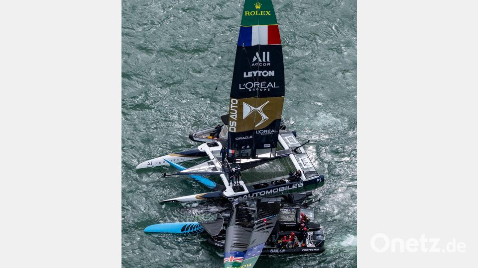 Nach der Kollision zwischen den Booten aus Frankreich (oben) und Neuseeland. Bild: Simon Bruty For SailGP/AAP/dpa