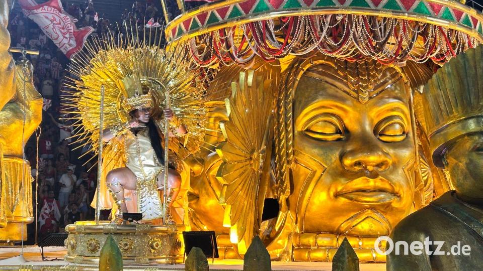 Die Sambaschule „Unidos de Padre Miguel“ tritt im Sambodrom in Rio de Janeiro auf. Bild: Philipp Znidar/dpa