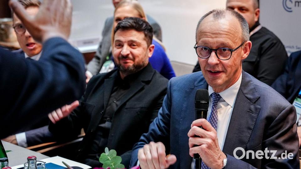 Bundeskanzler Friedrich Merz (CDU) und Wolodymyr Selenskyj, Präsident der Ukraine, nehmen bei der 62. Münchner Sicherheitskonferenz (MSC) an einem Treffen im Berliner Format teil. Bild: Kay Nietfeld/dpa-Pool/dpa