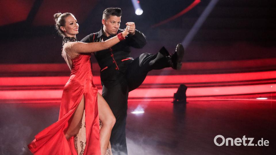 Ein Blick zurück in das Jahr 2019: Damals trat Sängerin Kerstin Ott (rechts) mit Profitänzerin Regina Luca bei „Let's Dance“ auf. (Archivbild) Bild: Rolf Vennenbernd/dpa