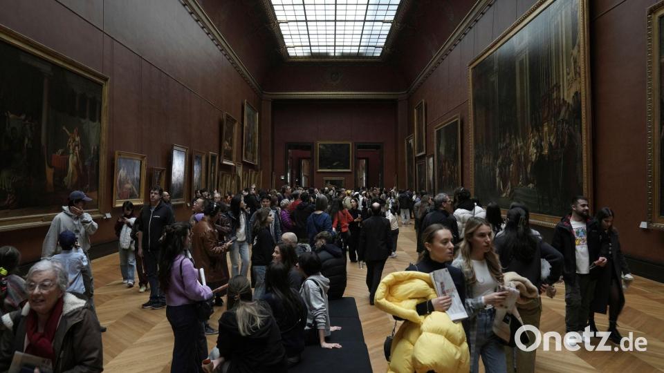 Wie lässt sich der Besucherstrom entzerren? Mehrere kleine Museumseingänge statt eines zentralen Nadelöhrs? Bild: Thibault Camus/AP/dpa
