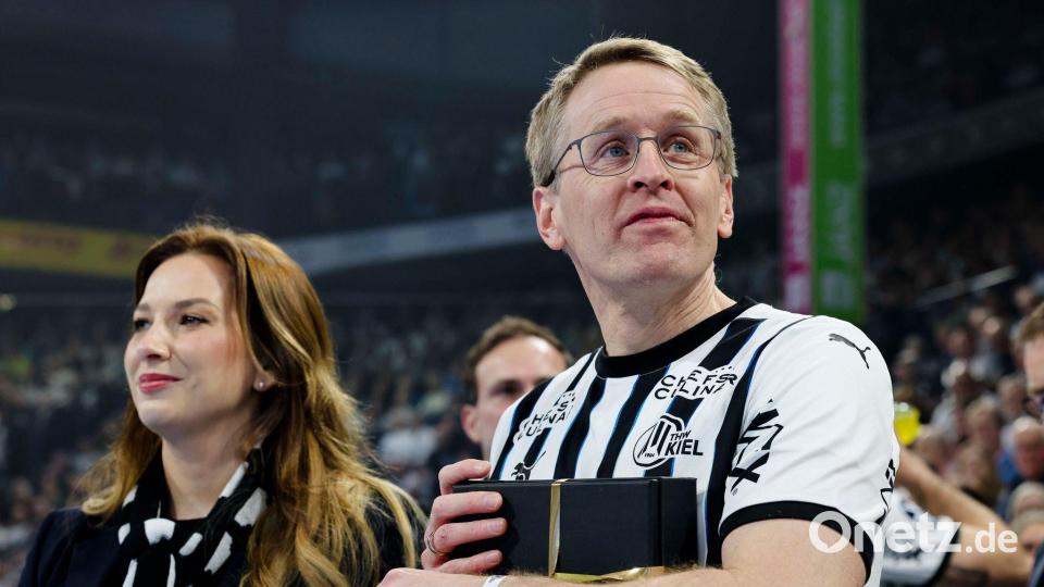Handball-Fan Daniel Günther bei den Zebras. Bild: Frank Molter/dpa