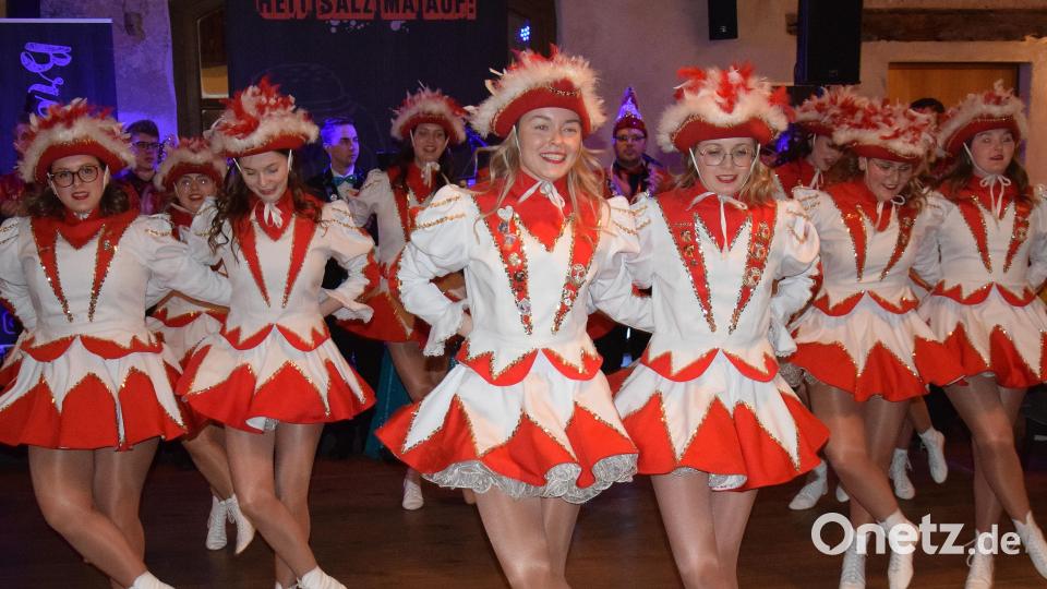 Die Prinzengarde beim Gardetanz auf dem Stadl-Parkett. Bild: bö