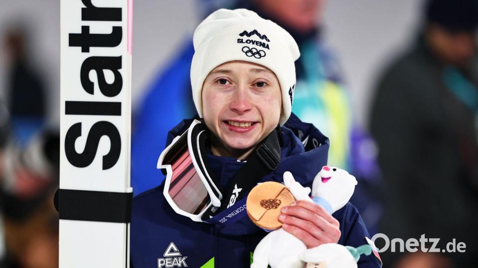 Falsche Farbe: Nika Prevc hatte auf eine Goldmedaille gehofft. Bild: Daniel Karmann/dpa