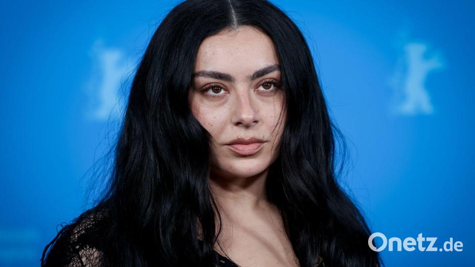 Charli xcx vor der internationalen Premiere ihres Films bei der Berlinale. Bild: Soeren Stache/dpa