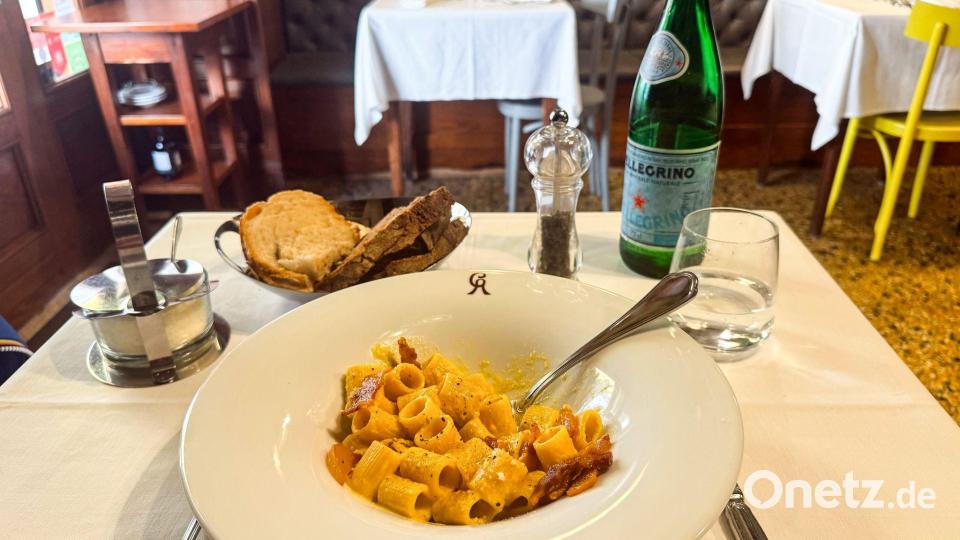 In Rom isst man die Carbonara am liebsten mit kurzen Nudeln. Bild: Christoph Sator/dpa